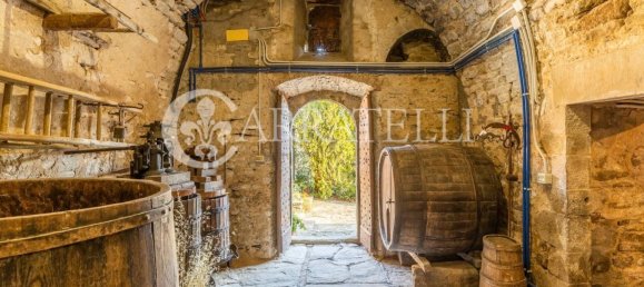 4 bedrooms House in Cortona, Italy No. 84273 18