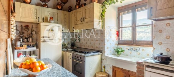 4 bedrooms House in Cortona, Italy No. 84273 12