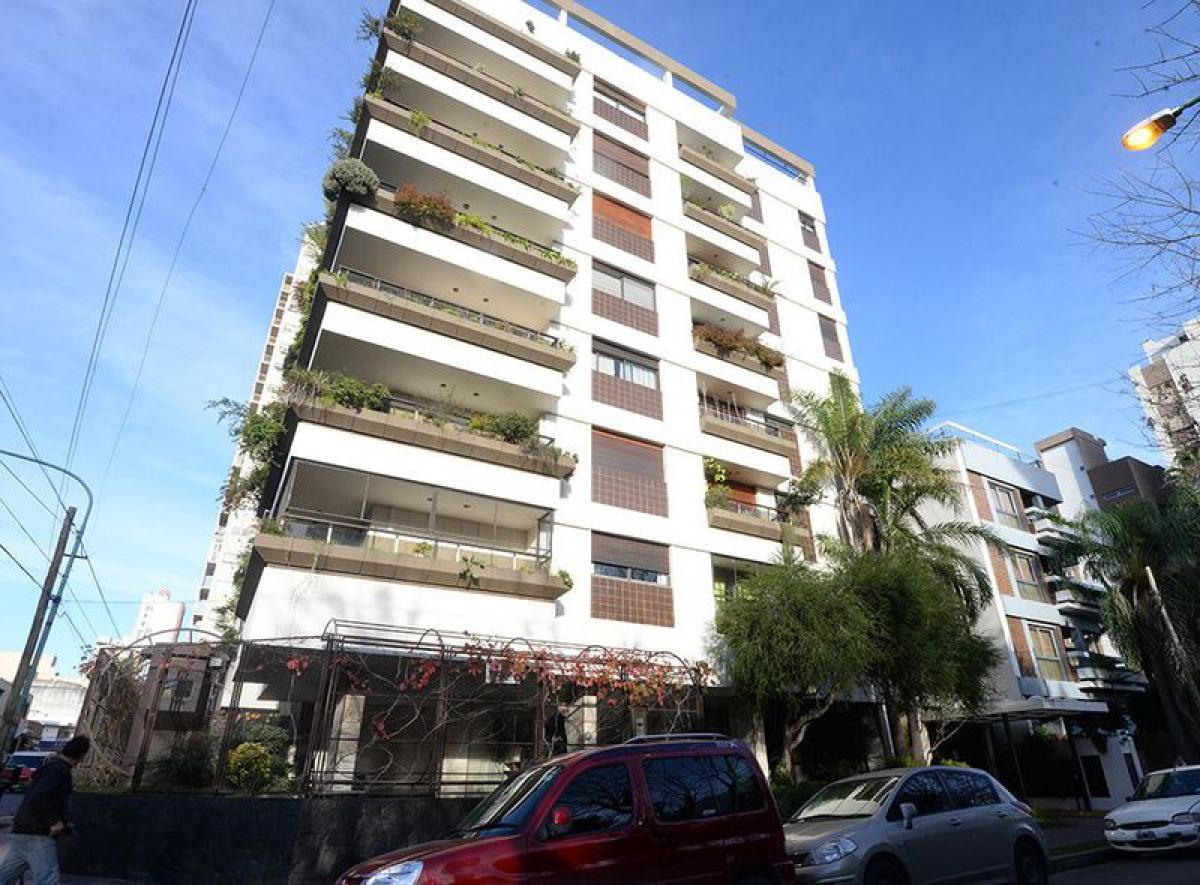 4 bedrooms Apartment in Quilmes, Argentina No. 55619