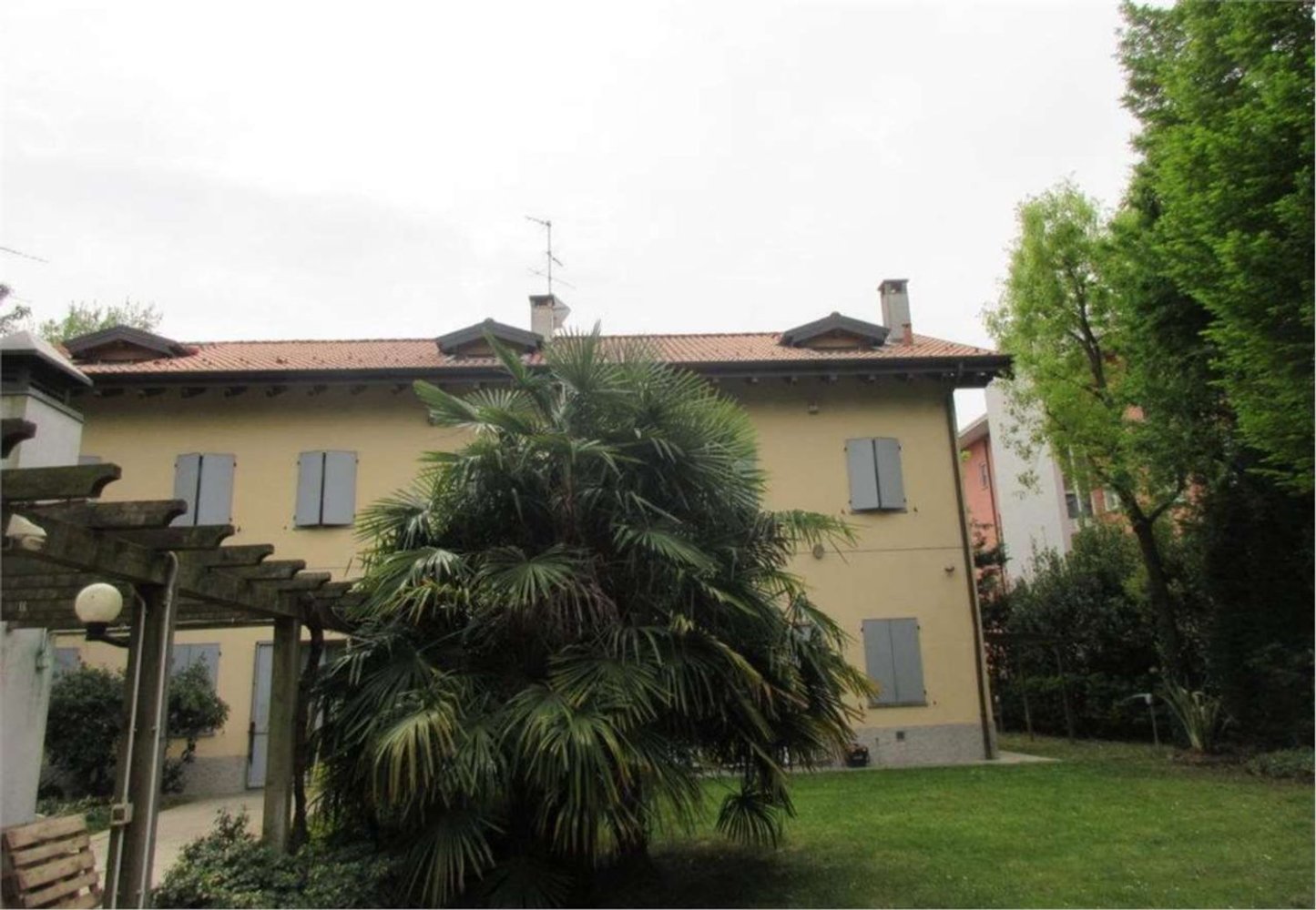 Villa de 6 divisões em Monza, Italy N.º 5352