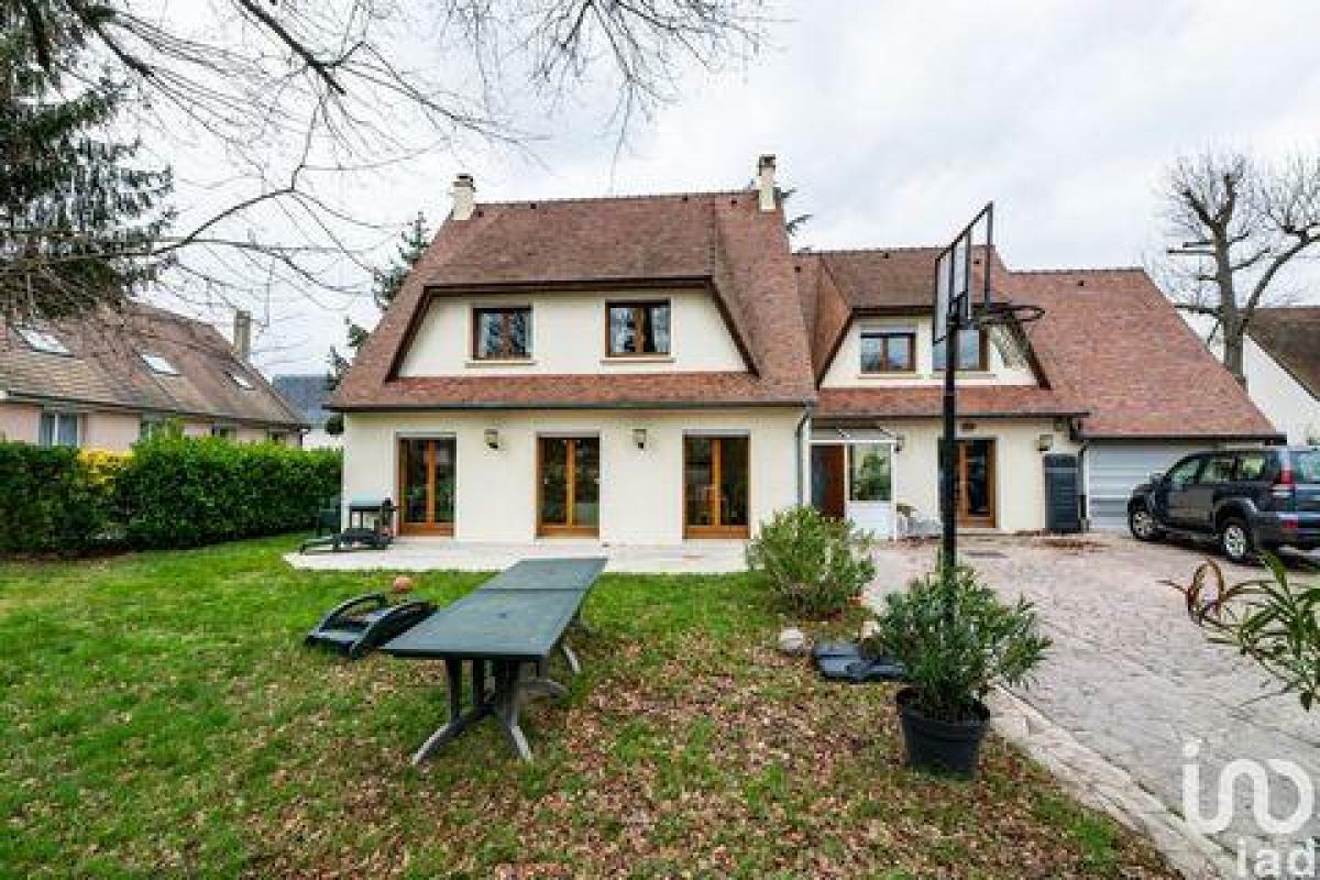 6 bedrooms House in Montgeron, France No. 31054