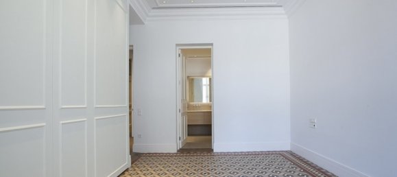 3 bedrooms Apartment in Eixample, Spain No. 2559 3