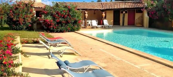 3 bedrooms House in Arles, France No. 205424 3