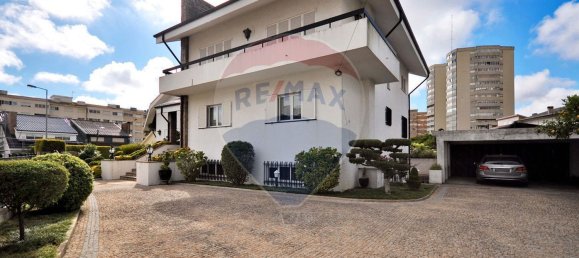 7 bedrooms House in Senhora da Hora, Portugal No. 170633 3