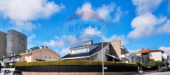 7 bedrooms House in Senhora da Hora, Portugal No. 170633 2