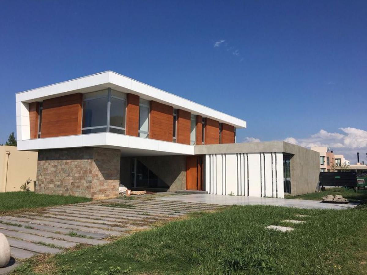 3 bedrooms House in Mar del Plata, Argentina No. 78293