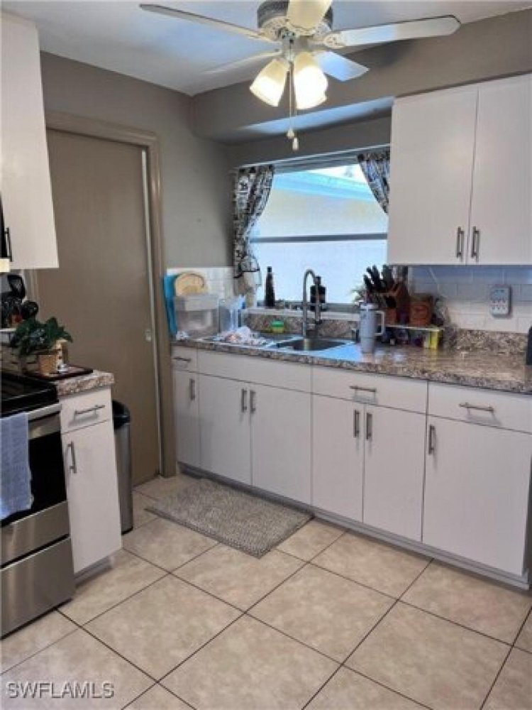 Дом с 4 спальнями в Кейп-Корал, США № 371666