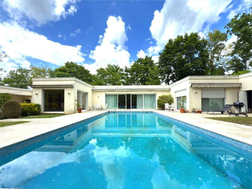 5 bedrooms Villa in Brunstatt-Didenheim, France No. 90672