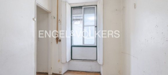 142m² Building in Lisbon, Portugal No. 104579 22