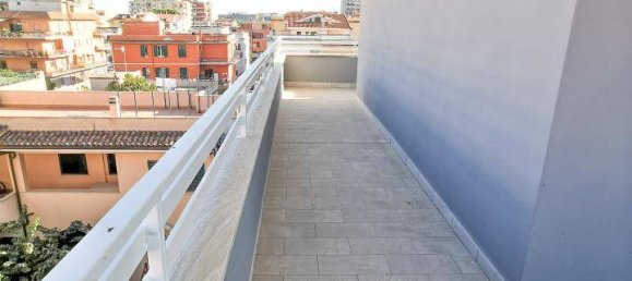 Квартира с 2 спальнями в Ладисполи, Италия № 11772 26