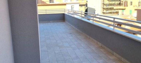 Квартира с 2 спальнями в Ладисполи, Италия № 11772 4