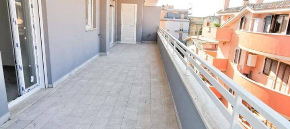 Квартира с 2 спальнями в Ладисполи, Италия № 11772 20