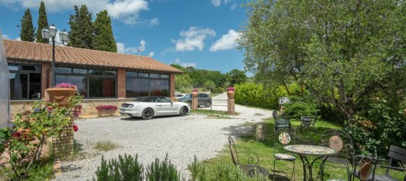 484m² Commercial property in Torrita di Siena, Italy No. 53542 14