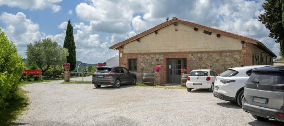 484m² Commercial property in Torrita di Siena, Italy No. 53542 52