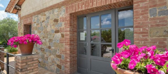 484m² Commercial property in Torrita di Siena, Italy No. 53542 61