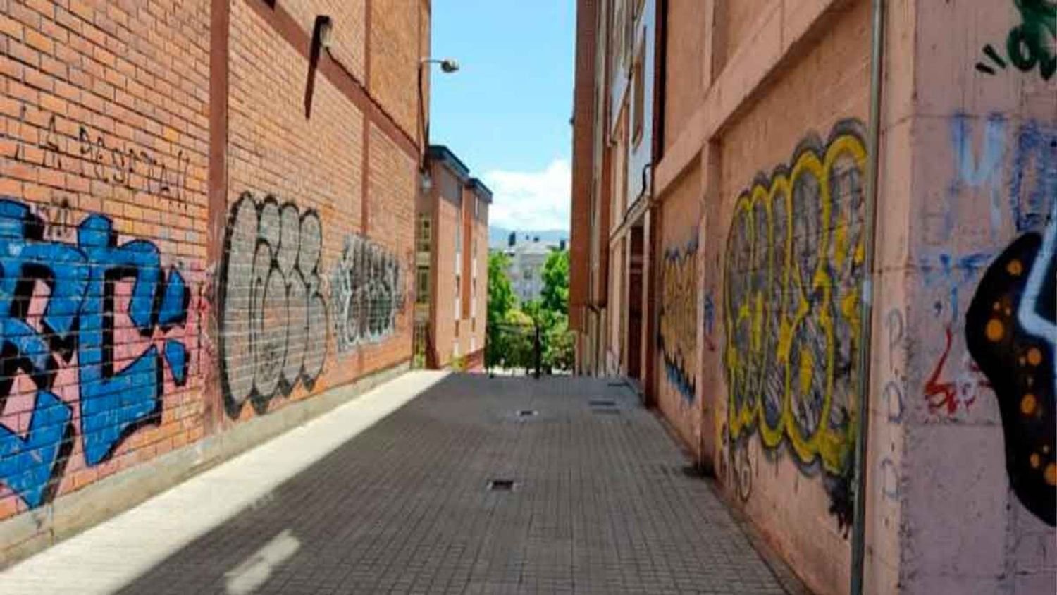 Propriété commerciale à Leon, Spain 233m² No. 104169