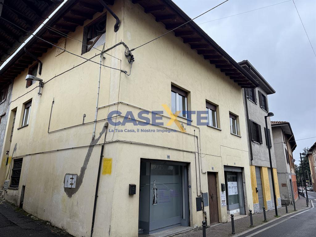 Apartamento de 4 habitaciónes en Bregnano, Italy No. 38931