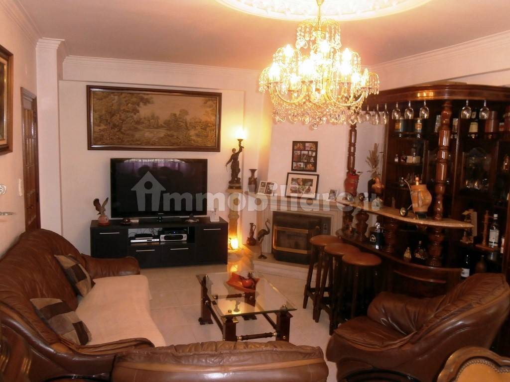 Apartamento de 5 dormitorios en Turin, Italy No. 262266