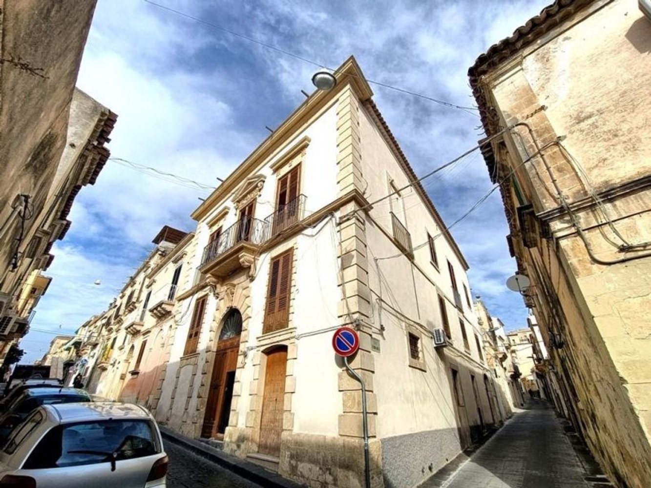 6 rooms Penthouse in Noto, Italy No. 83570