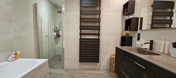 Casa de 5 dormitorios en Agen, France No. 340783 16