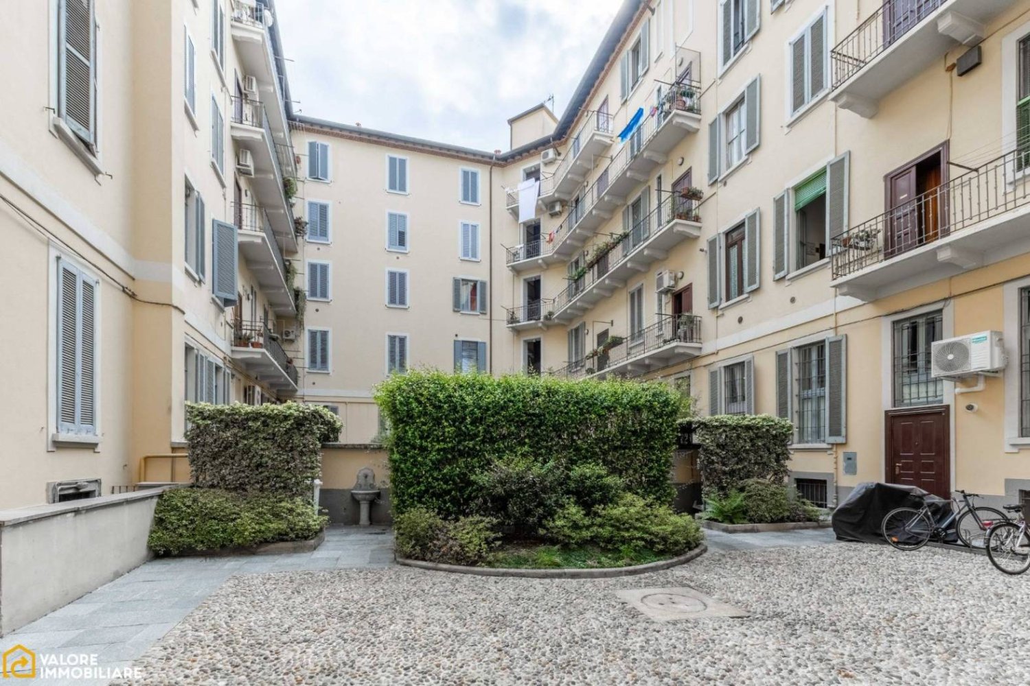 Propiedad comercial de 2 habitaciónes en Milan, Italy No. 355688