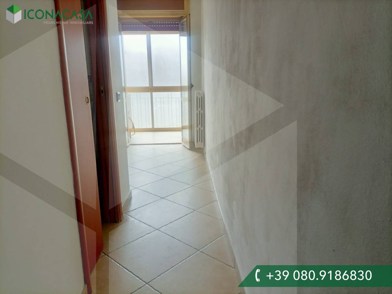3 rooms Apartment in Bari, Italy No. 17226