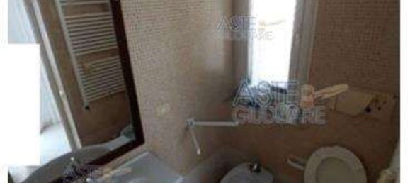 3-salle Appartement à Livorno, Italy No. 41746 9