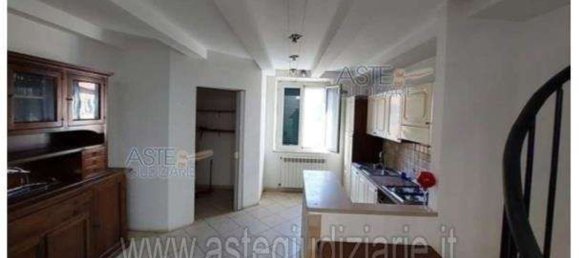 3-salle Appartement à Livorno, Italy No. 41746 20
