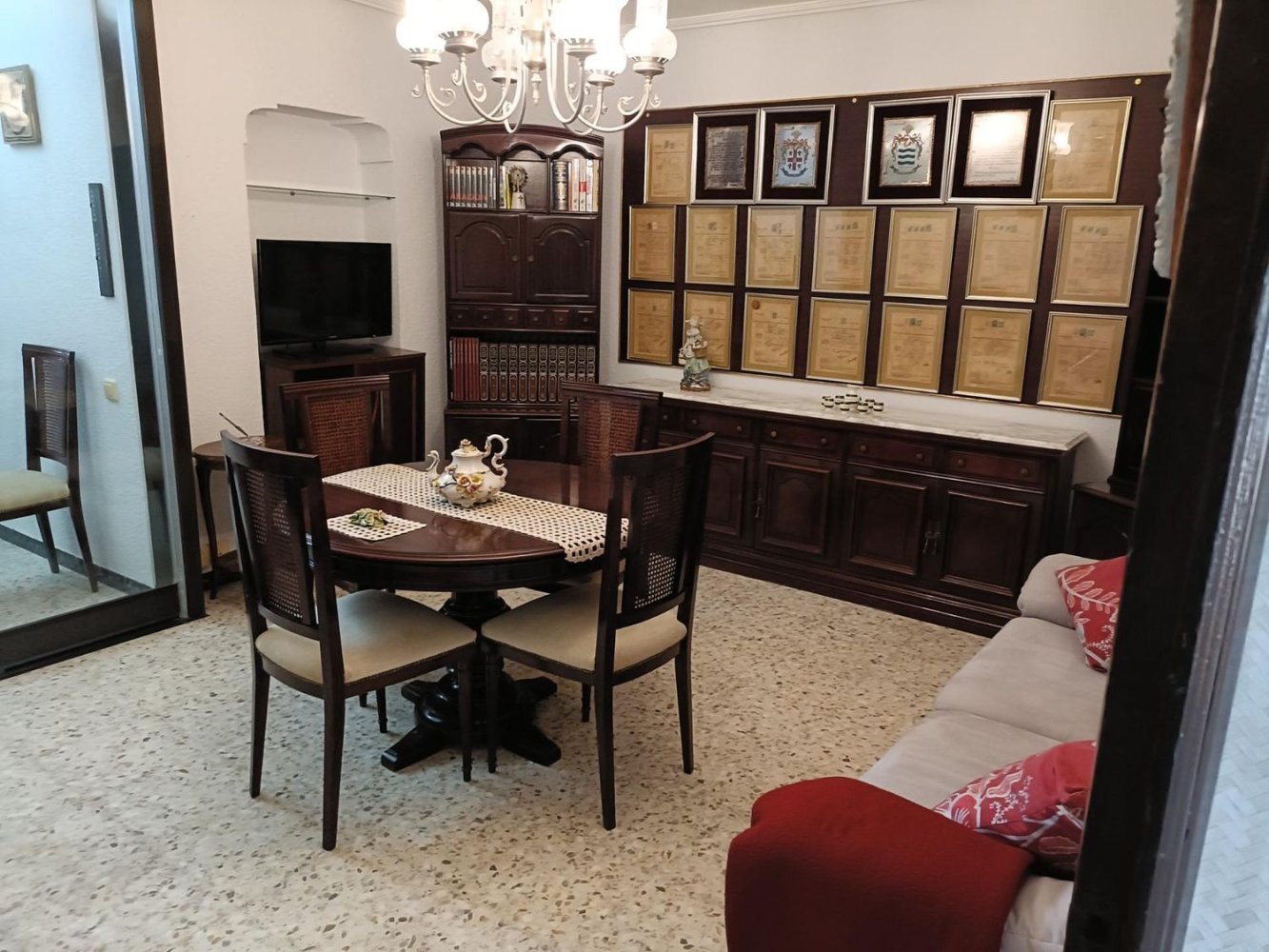 4 غرف نوم منزل في Zaragoza, Spain رقم 253696