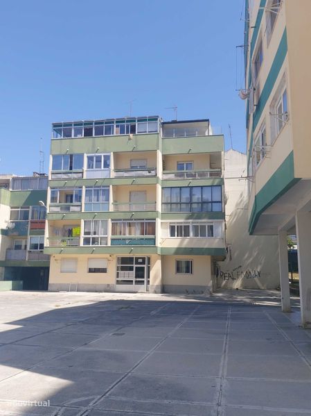 4 bedrooms Duplex in Rio de Mouro, Portugal No. 277854