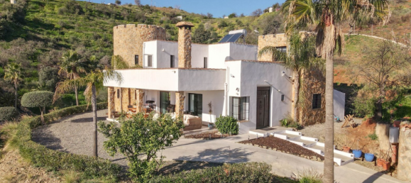 4 bedrooms Villa in Malaga, Spain No. 186071 3