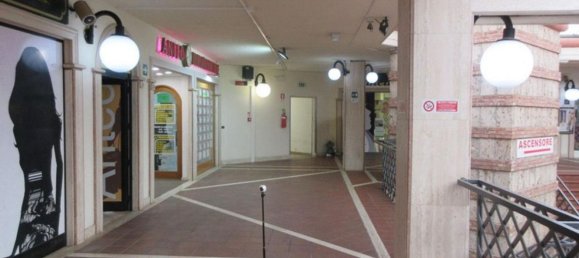 147m² Commercial property in Anzio, Italy No. 376314 9