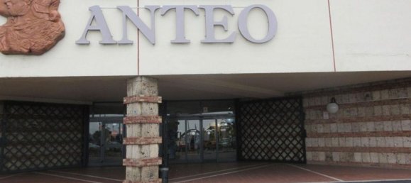 147m² Commercial property in Anzio, Italy No. 376314 3