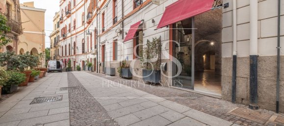 140m² Commercial property in Cagliari, Italy No. 107562 2