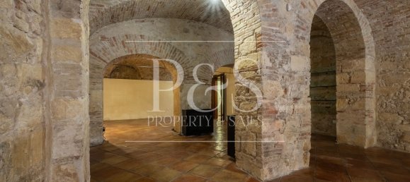 140m² Commercial property in Cagliari, Italy No. 107562 11