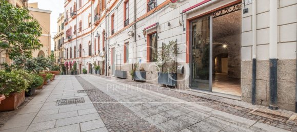 140m² Commercial property in Cagliari, Italy No. 107562 3