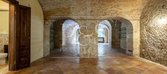 140m² Commercial property in Cagliari, Italy No. 107562 15