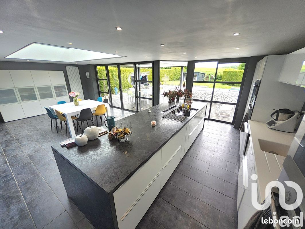 5 bedrooms House in Lesdain, France No. 269993