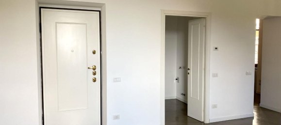 Квартира с 3 комнатами в Казлино д’Эрба, Италия № 11586 5