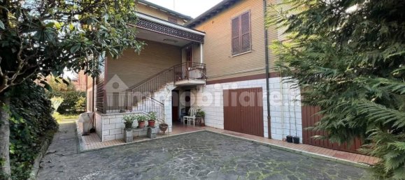 2 bedrooms Villa in Modena, Italy No. 330244 2
