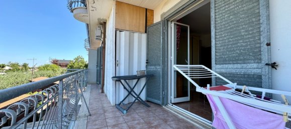 3 rooms Apartment in Rome, Italy No. 201465 10