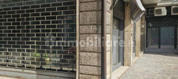 105m² Commercial property in Modena, Italy No. 374841 3