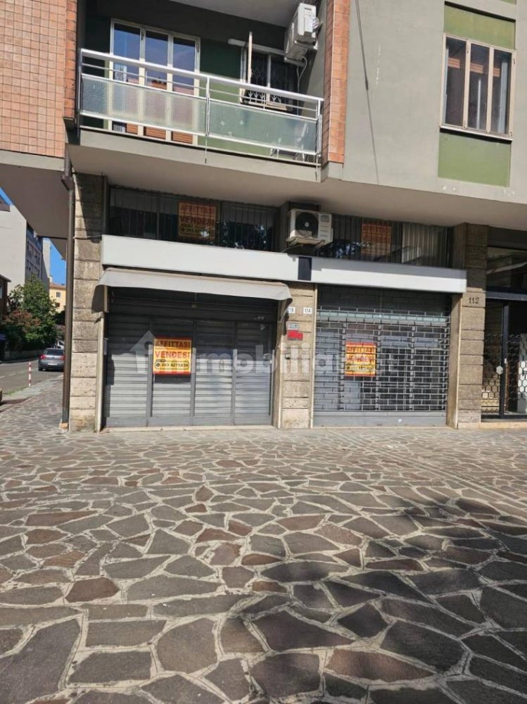 105m² Commercial property in Modena, Italy No. 374841