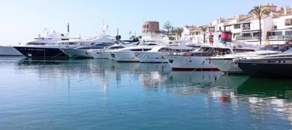 5 Schlafzimmer Villa in Marbella, Spain, Nr. 121196 46