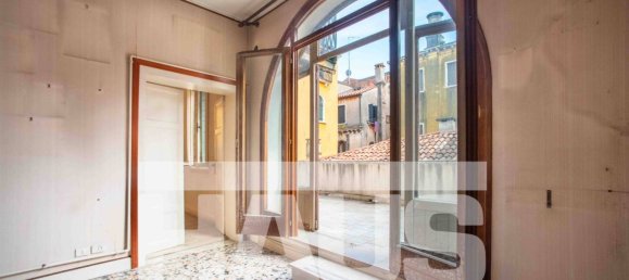 2 bedrooms Apartment in Venice, Italy No. 341716 2