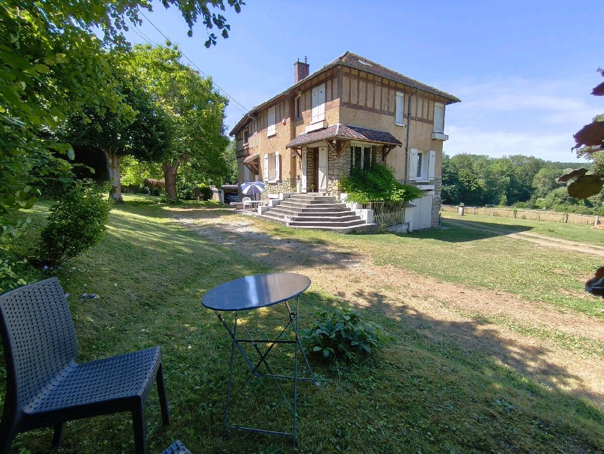 Villa de 6 dormitorios en Grisy-les-Platres, France No. 132363