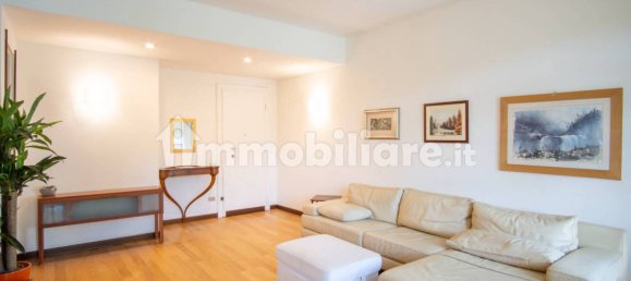 Apartamento de 2 dormitorios en Milan, Italy No. 296780 3