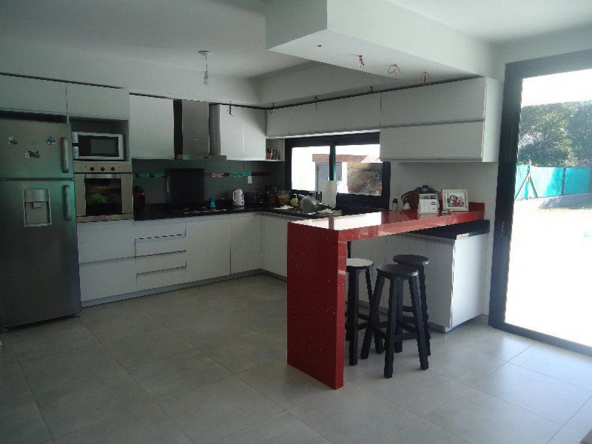 3 bedrooms House in Cordoba, Argentina No. 15293