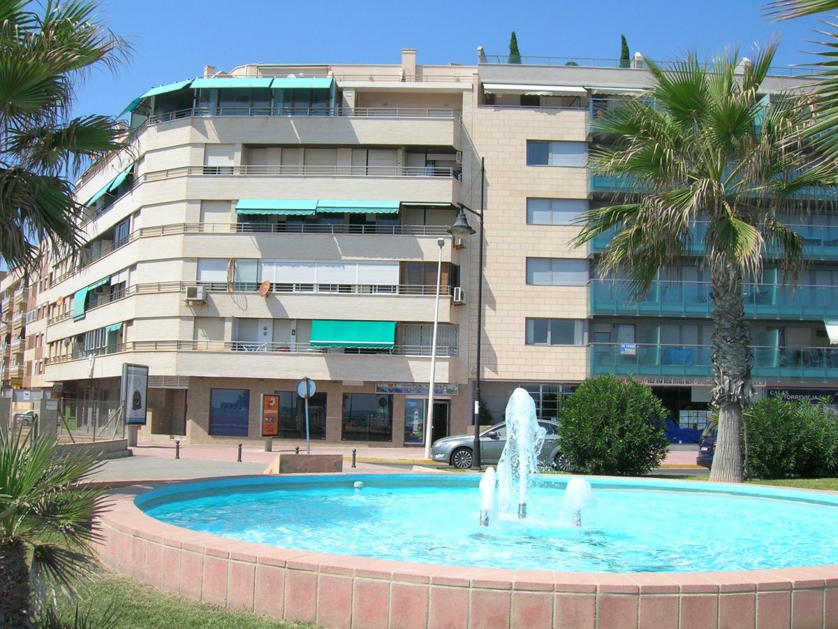 170m² Commercial property in Torrevieja, Spain No. 13023