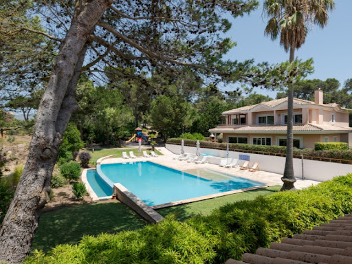 5 bedrooms Villa in Cascais, Portugal No. 225971